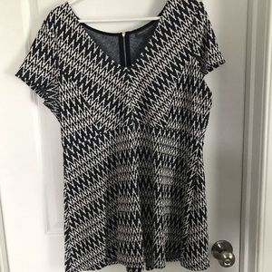 A pea in a pod maternity top - size L